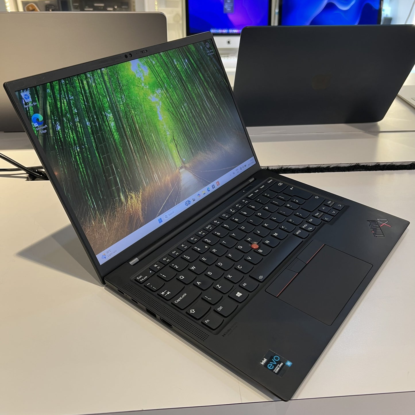 RENEWED Lenovo ThinkPad X1 Carbon Gen 9 (Used)