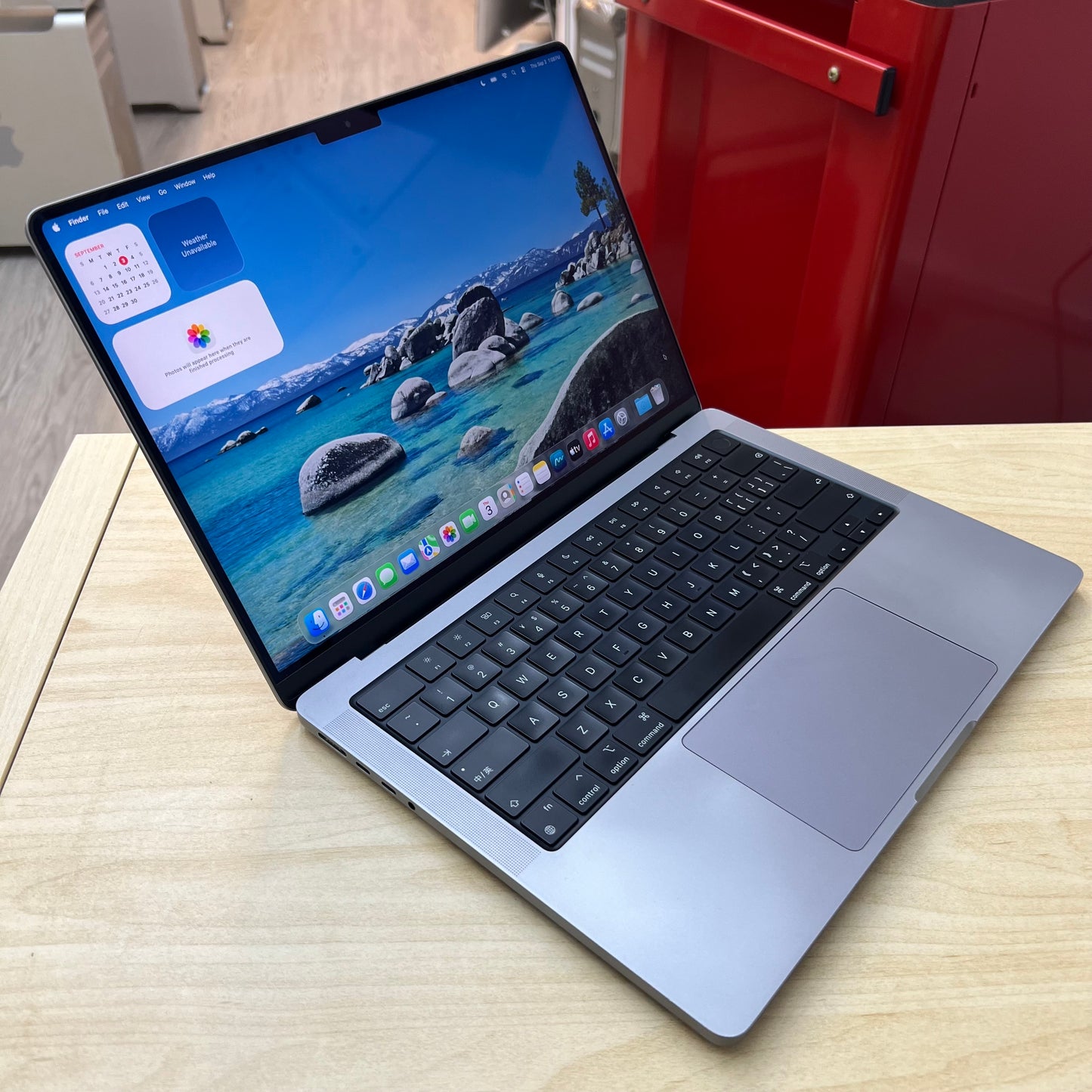 RENEWED Apple MacBook Pro 14" M1 Pro 16GB 512GB (2021)