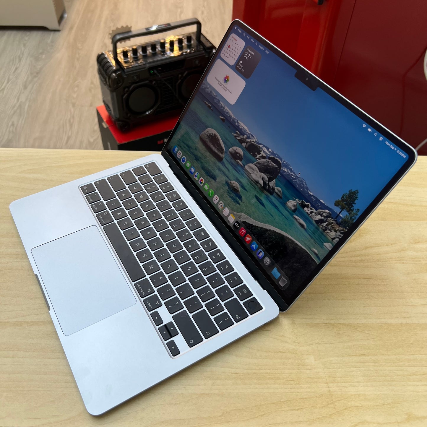 Apple MacBook Air 13" M5 16GB 512GB Sky Blue (Almost New)
