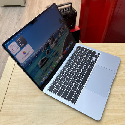 Apple MacBook Air 13" M5 16GB 512GB Sky Blue (Almost New)