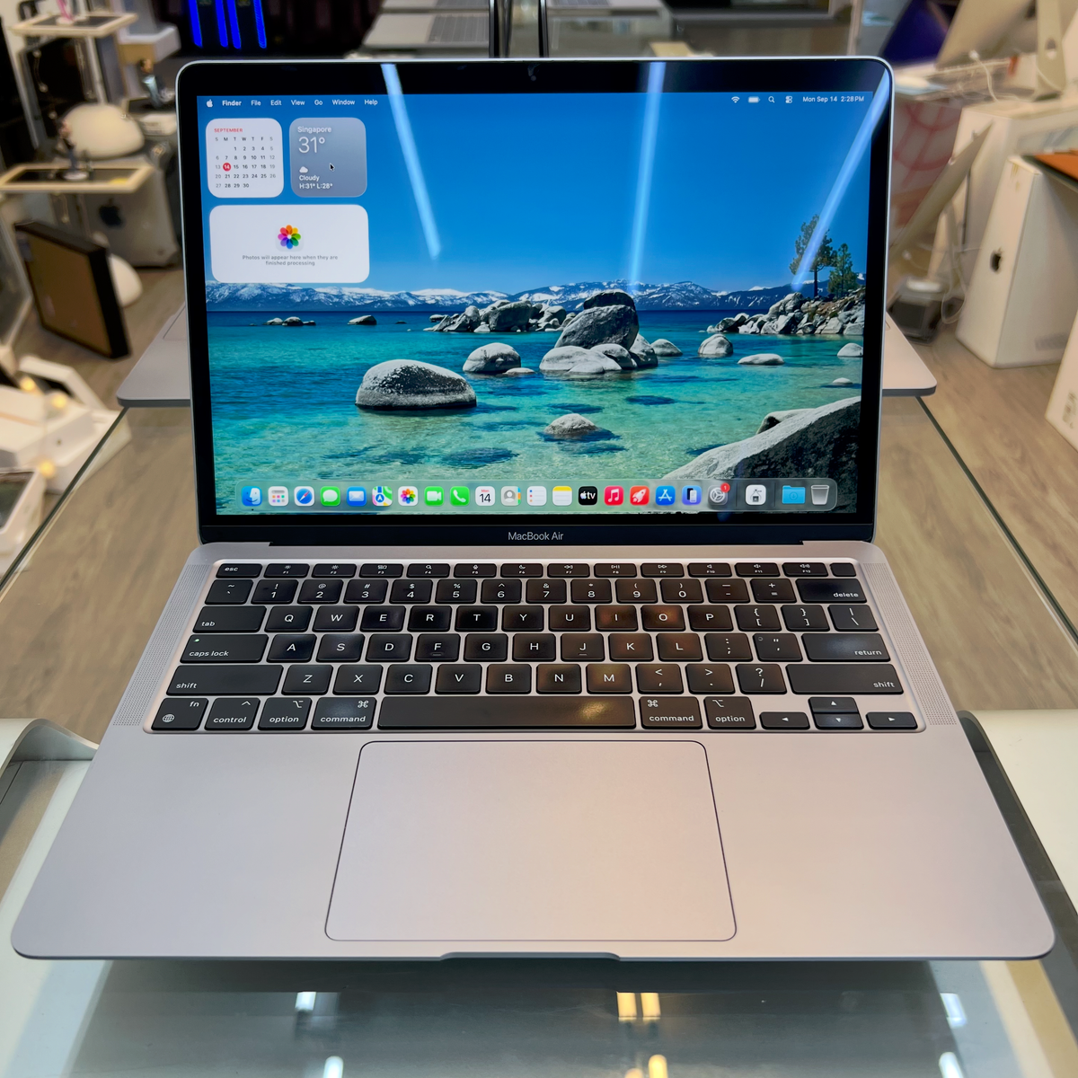 RENEWED Apple MacBook Air 13" M1 8GB 256GB (2020)